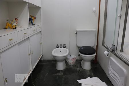 Apartamento à venda com 230m², 3 quartos e 3 vagasBanheiro da Suíte