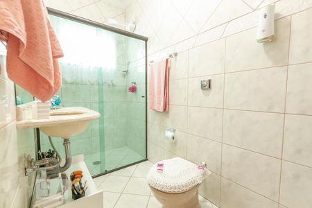 Casa à venda com 195m², 3 quartos e 3 vagasBanheiro da Suíte 2