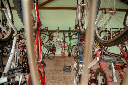 Bicicletário de apartamento para alugar com 2 quartos, 48m² em Santa Cândida, Curitiba