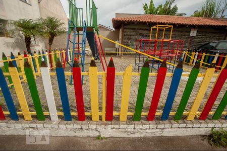 Playground de apartamento para alugar com 2 quartos, 48m² em Santa Cândida, Curitiba
