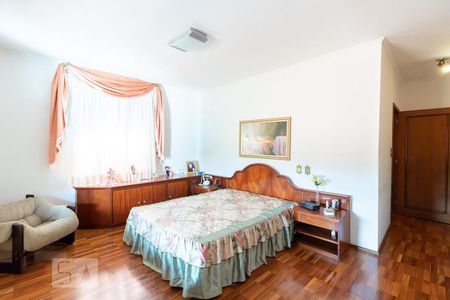 Casa à venda com 282m², 3 quartos e 4 vagasSuíte