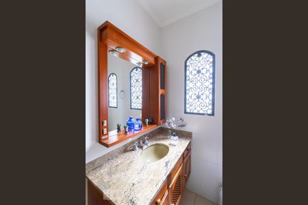 Casa à venda com 282m², 3 quartos e 4 vagasBanheiro 2