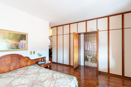 Casa à venda com 282m², 3 quartos e 4 vagasSuíte