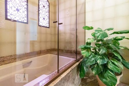 Casa à venda com 282m², 3 quartos e 4 vagasBanheiro 2