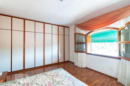 Casa à venda com 282m², 3 quartos e 4 vagasSuíte