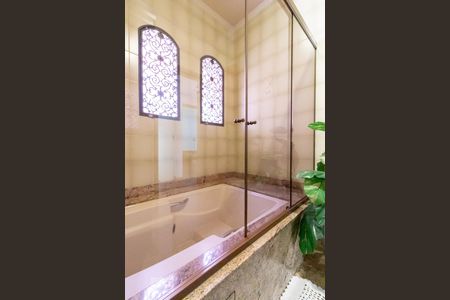 Casa à venda com 282m², 3 quartos e 4 vagasBanheiro 2