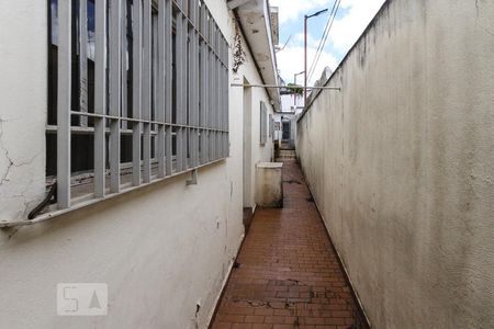 Casa à venda com 200m², 4 quartos e 2 vagasCorredor externo