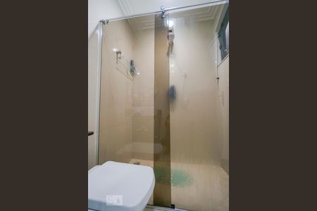 Casa à venda com 300m², 6 quartos e 4 vagasDetalhe banheiro de serviço