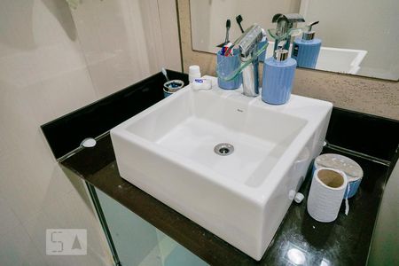 Casa à venda com 300m², 6 quartos e 4 vagasDetalhe banheiro de serviço