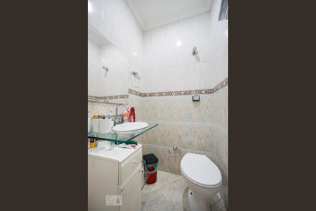 Casa à venda com 300m², 6 quartos e 4 vagasBanheiro suíte 02