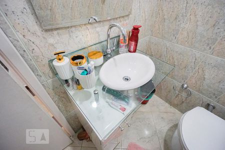 Casa à venda com 300m², 6 quartos e 4 vagasDetalhe banheiro suíte 02