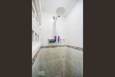 Casa à venda com 300m², 6 quartos e 4 vagasDetalhe banheiro suíte 02