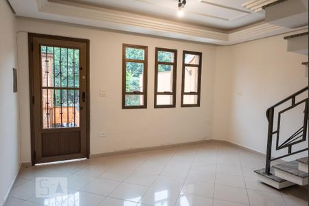 Casa para alugar com 75m², 2 quartos e 2 vagasSala