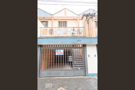 Casa para alugar com 75m², 2 quartos e 2 vagasFachada