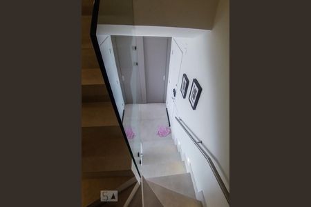 Apartamento à venda com 105m², 2 quartos e 2 vagasEscada