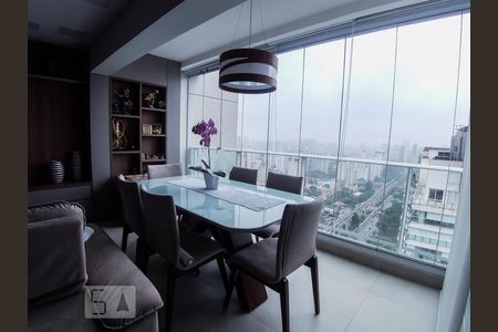 Apartamento à venda com 105m², 2 quartos e 2 vagasVaranda da Sala