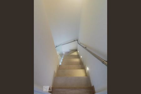 Apartamento à venda com 105m², 2 quartos e 2 vagasEscada