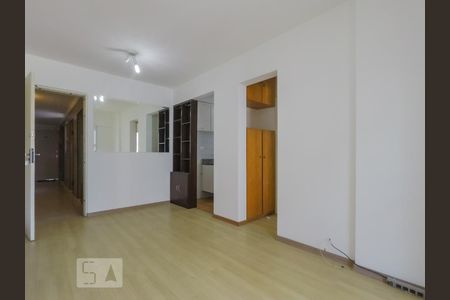 Sala vista pela sacada de apartamento para alugar com 1 quarto, 34m² em Aclimação, São Paulo