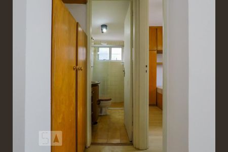 Corredor de apartamento para alugar com 1 quarto, 34m² em Aclimação, São Paulo