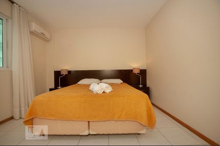 Suíte de apartamento para alugar com 1 quarto, 66m² em Centro, Curitiba