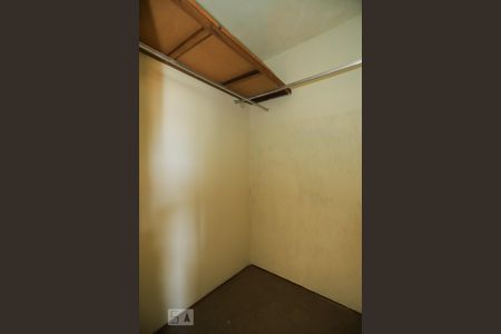 Casa à venda com 420m², 4 quartos e 4 vagasQuarto 1 - Closet