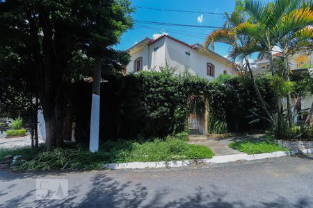 Casa à venda com 420m², 4 quartos e 4 vagasFachada