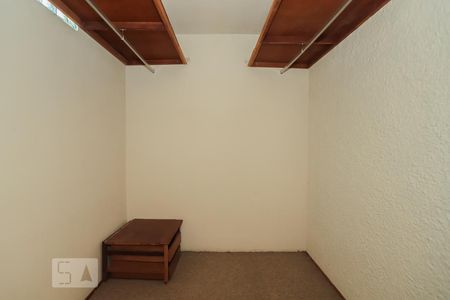 Casa à venda com 420m², 4 quartos e 4 vagasQuarto 3 - Closet
