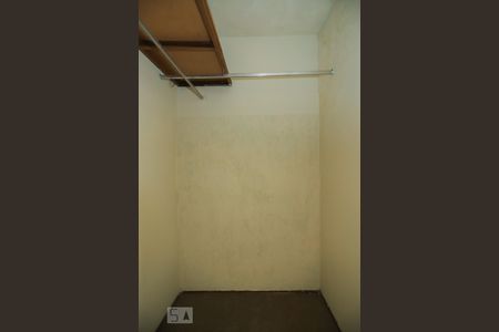 Casa à venda com 420m², 4 quartos e 4 vagasQuarto 1 - Closet
