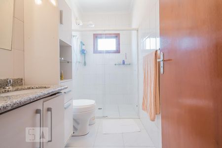 Casa à venda com 200m², 3 quartos e 2 vagasBanheiro Suíte 