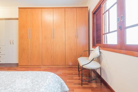 Casa à venda com 200m², 3 quartos e 2 vagasSuíte 