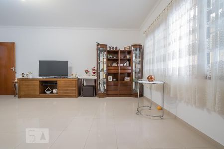 Casa à venda com 200m², 3 quartos e 2 vagasSala