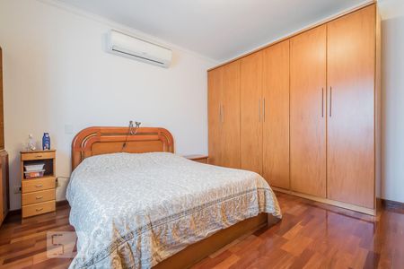Casa à venda com 200m², 3 quartos e 2 vagasSuíte 