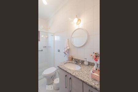 Casa à venda com 200m², 3 quartos e 2 vagasBanheiro 1