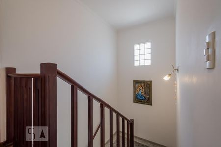 Casa à venda com 200m², 3 quartos e 2 vagasEscada