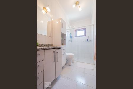 Casa à venda com 200m², 3 quartos e 2 vagasBanheiro Suíte 