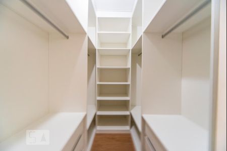 Apartamento para alugar com 73m², 2 quartos e 2 vagas Apartamento para alugar com 73m², 2 quartos e 2 vagasCloset do Quarto 2