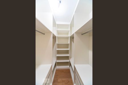 Apartamento para alugar com 73m², 2 quartos e 2 vagas Apartamento para alugar com 73m², 2 quartos e 2 vagasCloset do Quarto 2