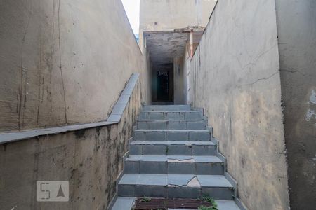 Studio para alugar com 18m², 1 quarto e sem vaga Studio para alugar com 18m², 1 quarto e sem vagaEscada