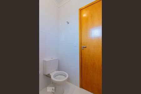 Casa de condomínio para alugar com 74m², 2 quartos e 2 vagas Casa de condomínio para alugar com 74m², 2 quartos e 2 vagasBanheiro da Suíte 2