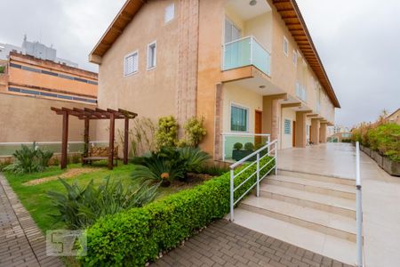 Casa de condomínio para alugar com 74m², 2 quartos e 2 vagas Casa de condomínio para alugar com 74m², 2 quartos e 2 vagasFachada