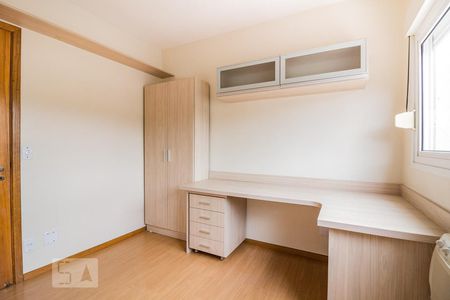 Dormitório2 de apartamento à venda com 3 quartos, 69m² em Ipanema, Porto Alegre