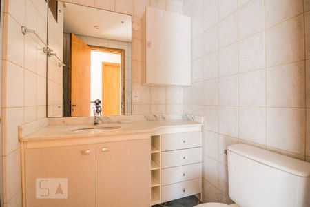 Banheiro de apartamento para alugar com 3 quartos, 69m² em Ipanema, Porto Alegre