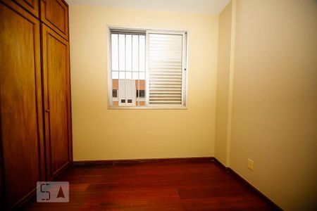 quarto 1 de apartamento para alugar com 2 quartos, 110m² em Santa Tereza, Belo Horizonte