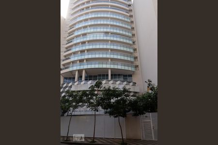 Apartamento à venda com 45m², 1 quarto e 1 vagaFachada Lateral