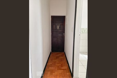 Corredor de entrada de apartamento para alugar com 2 quartos, 72m² em Olaria, Rio de Janeiro