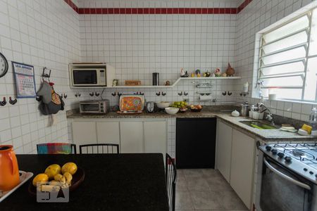 Casa para alugar com 337m², 5 quartos e 3 vagasCozinha