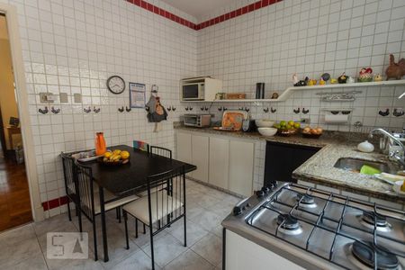 Casa para alugar com 337m², 5 quartos e 3 vagasCozinha