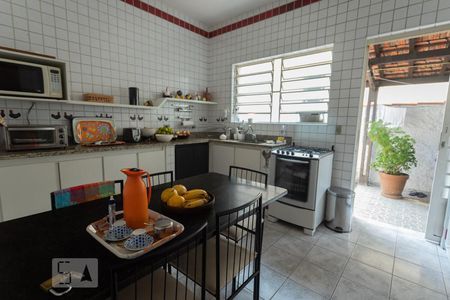 Casa para alugar com 337m², 5 quartos e 3 vagasCozinha