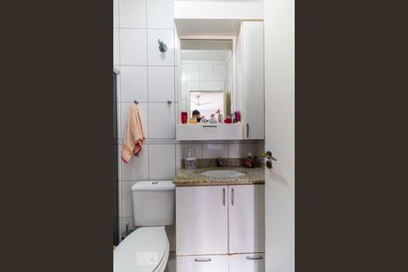 Casa de condomínio à venda com 201m², 3 quartos e 2 vagas Casa de condomínio à venda com 201m², 3 quartos e 2 vagasBanheiro da Suíte 1