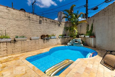 Casa de condomínio à venda com 201m², 3 quartos e 2 vagas Casa de condomínio à venda com 201m², 3 quartos e 2 vagasÁrea comum - Piscina